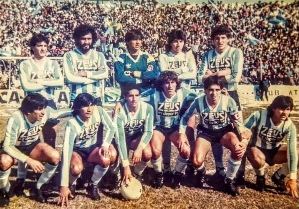 11 CAMPEONES. Arriba, de izquierda a derecha: García, Diamante, Albornoz, Lencina y Mónaco; abajo: Cáceres, Maidana, Iriarte, Aredes, Reartez y Apud. 