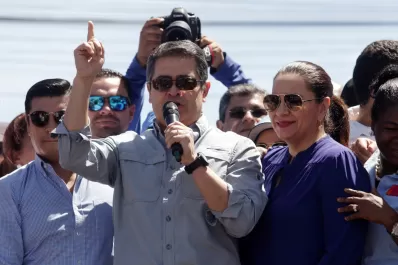 El presidente de Honduras tiene coronavirus y neumonía