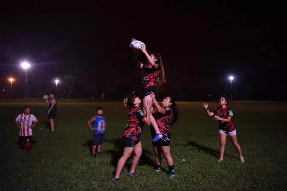 FEMENINO. Las primeras Cobras fueron mujeres. Han perdido algunas jugadoras, pero esperan captar nuevas en el futuro. la gaceta / fotos de Inés Quinteros Orio (archivo)