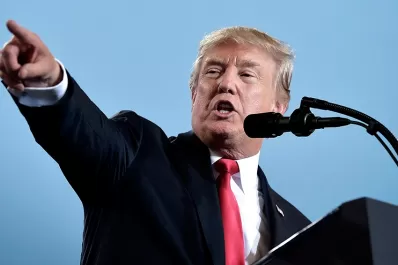 Trump preguntó si Estados Unidos podía vender Puerto Rico, según una exministra