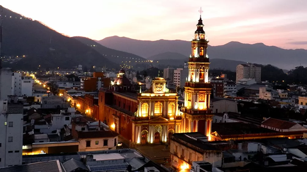 ENERRADOS. Sáenz quiere que nadie entre a Salta; pidió al presidente, Alberto Fernández, que mande el Ejército para que ayude a custodiar la frontera con Bolivia..