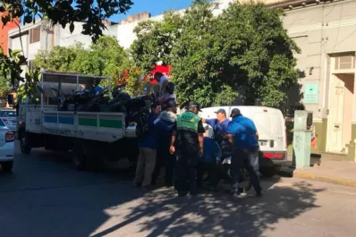 La batalla del día: varitas-policías vs. motociclistas-peatones