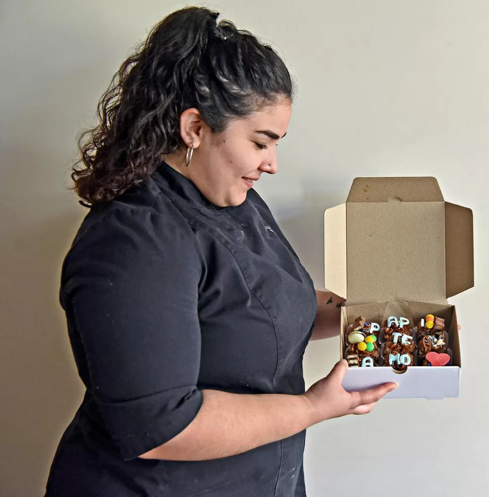 EL TOQUE FINAL. Delicias salidas de la mano de Sofía Mattar (derecha).  