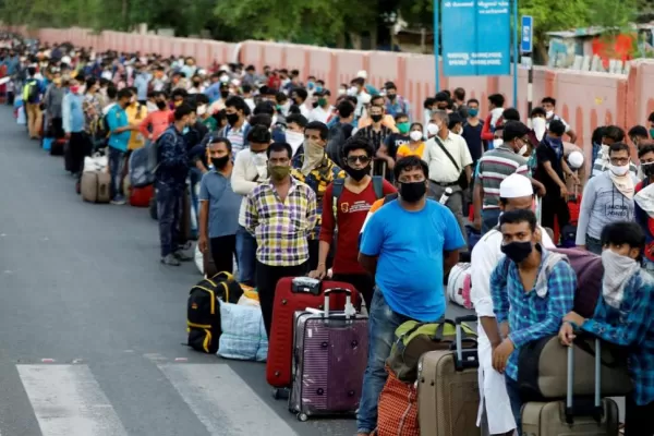 Más de 17.000 personas se contagian el coronavirus por día en la India