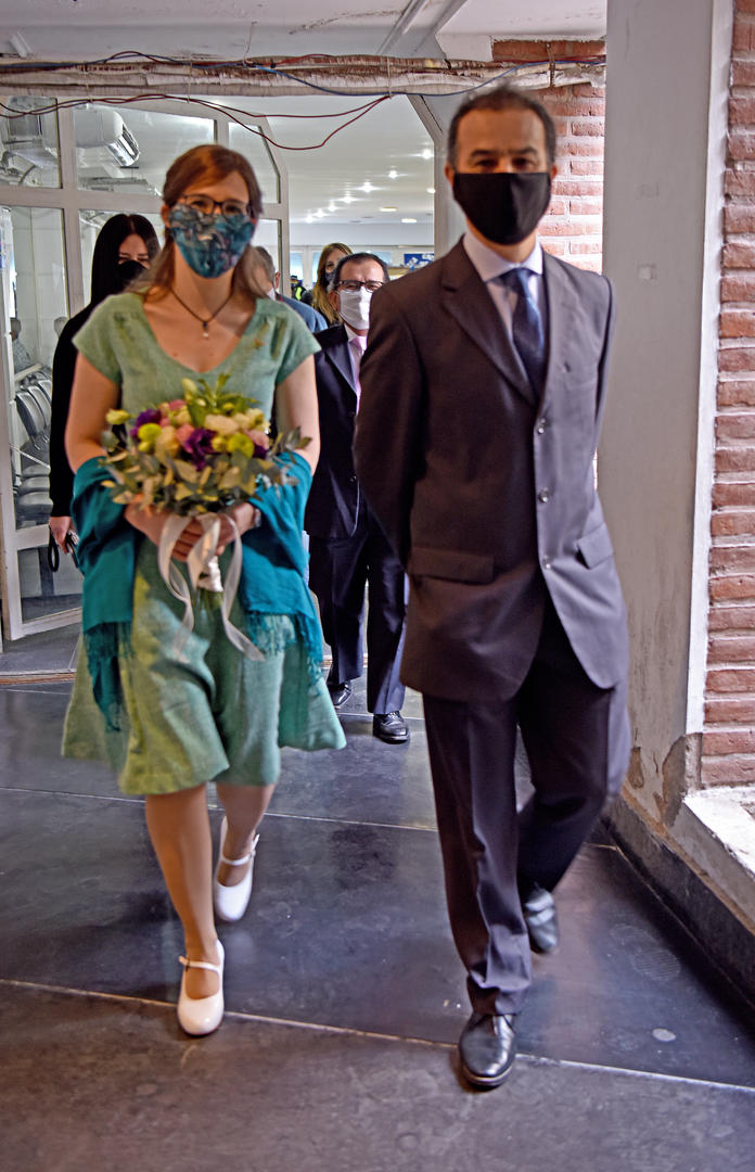 KATHERINA Y JUAN. La alemana y el tucumano fueron los primeros en casarse desde que empezó la cuarentena. 