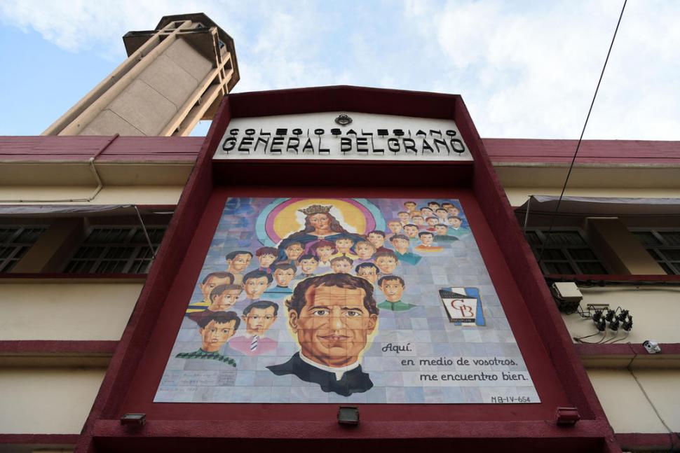 COLEGIO. Chacabuco y General Paz.