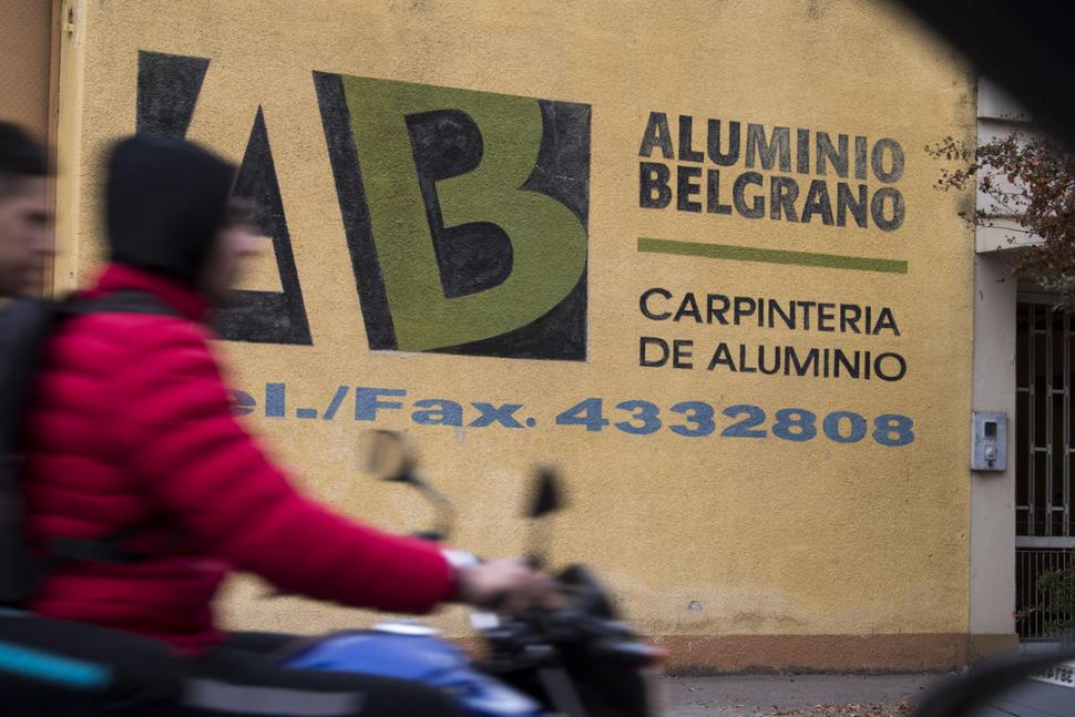  NEGOCIO EN BARRIO EL BOSQUE. Juan José Paso al 800.