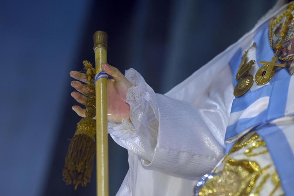 VIRGEN GENERALA. Con el bastón de mando de Belgrano.