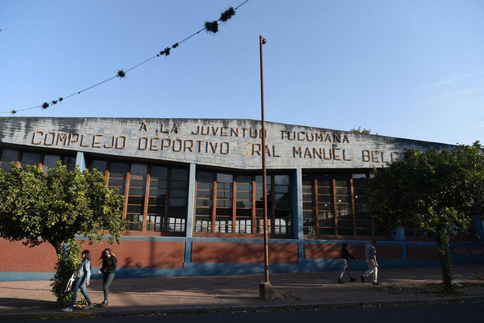 COMPLEJO DEPORTIVO. Manzana de Sáenz Peña, La Madrid y Gral. Paz.