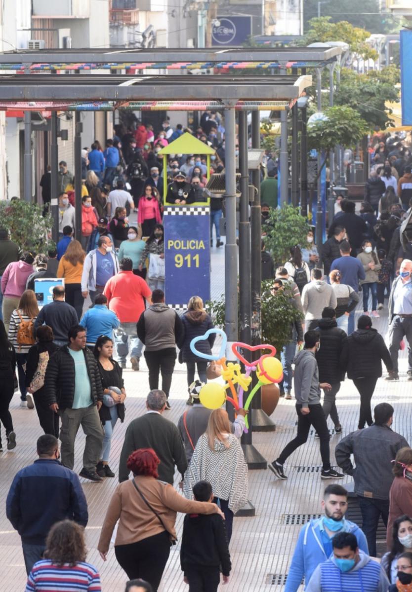 Invadieron el centro para comprar regalos por el Día del Padre en cuarentena