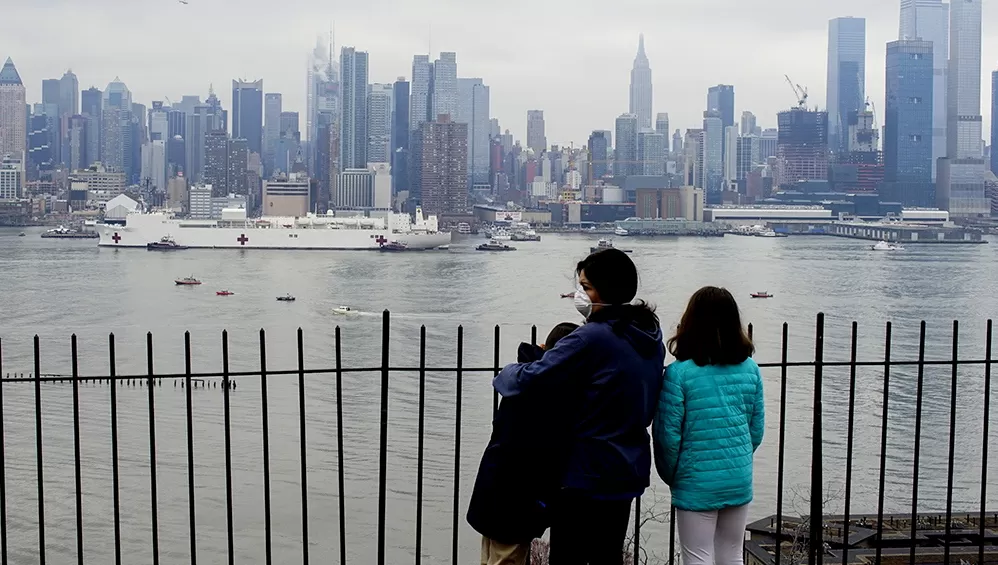 AMESETAMIENTO. Merced de las bajas de casos y de muertes en el Estado de Nueva York, todo ese país experimento una desaceleración en cuanto a nuevos casos y decesos por covid-19.