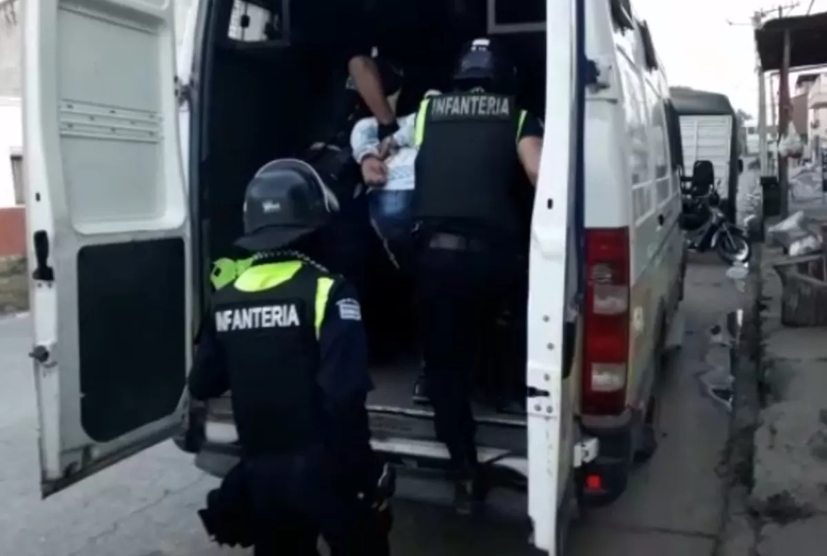 OPERATIVO. La Policía atrapó a dos presuntos abusadores.