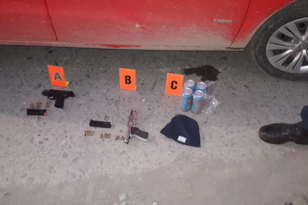 Iban en auto y armados con pistolas 9 milímetros: dos tenían antecedentes por robo