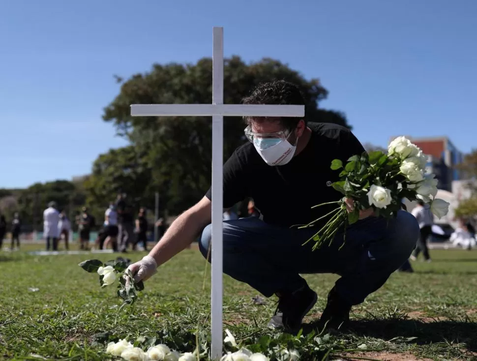 TRAGEDIA. La curva de contagios se acelera, mientras que San Pablo y Río tienen la mayor cantidad de muertos.  