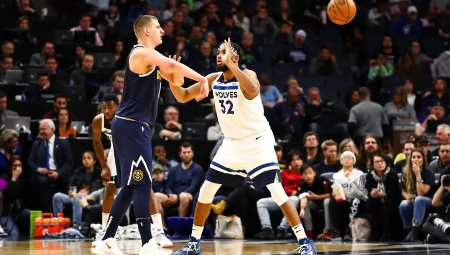 Nicola Jokic integra el seleccionado serbio y el año pasado enfrentó a Argentina en el Mundial. (ARCHIVO)