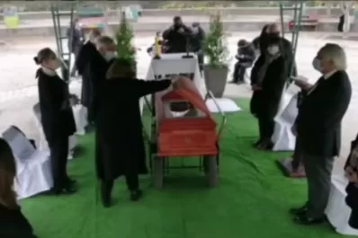 Polémica por el velorio de un tío de Piñera que tuvo covid-19: más de 30 personas y una abrió el cajón