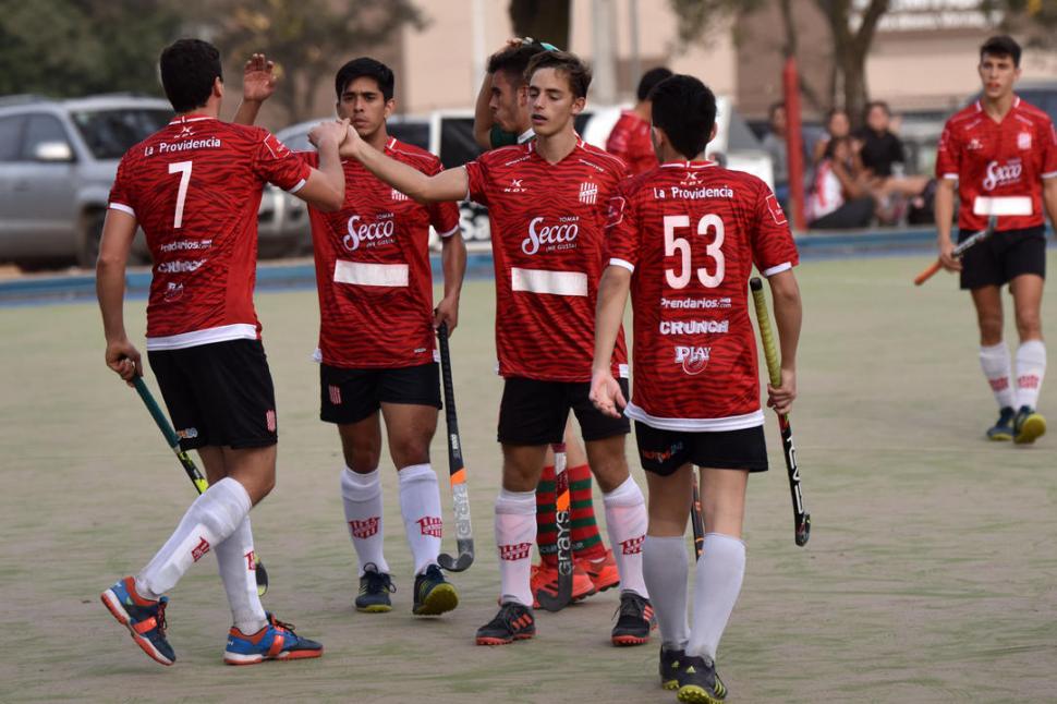 DISCIPLINAS. El hockey es uno de los deportes más fuertes del club “santo”. la gaceta / foto de Ines Quinteros Orio (archivo) 