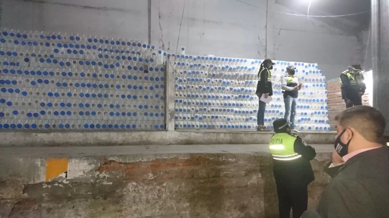 PROCEDIMIENTO. La Policía, en el operativo en La Milagrosa. Foto: ministerio de Seguridad