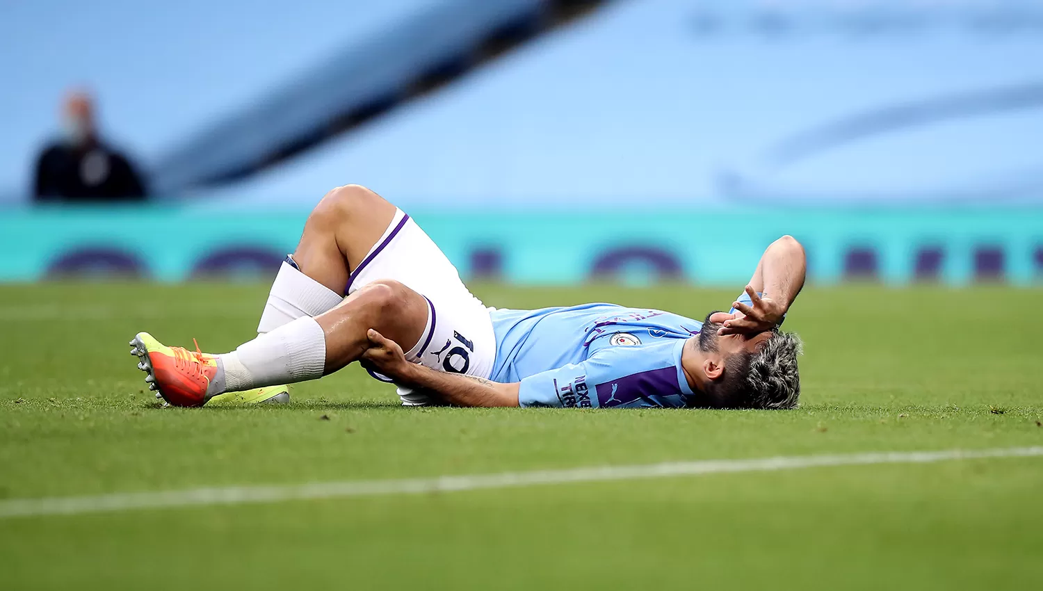 El Kun se lesionó el lunes en el partido del City contra el Burnley. (DPA)