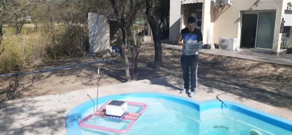 LA “BALSITA”. José Alba controla con la computadora el dispositivo. 