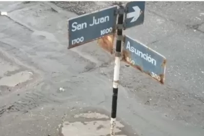 Una semana con un “géiser” cloacal en San Juan y Asunción