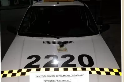 Un taxista bajó con un arma y amenazó a una mujer para robarle