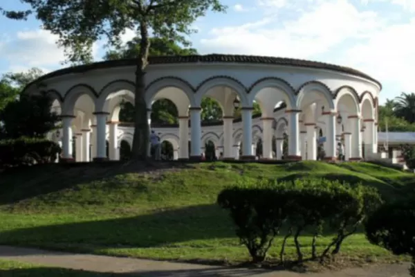 Clase por un protocolo: actividad en El Piletón del parque Avellaneda