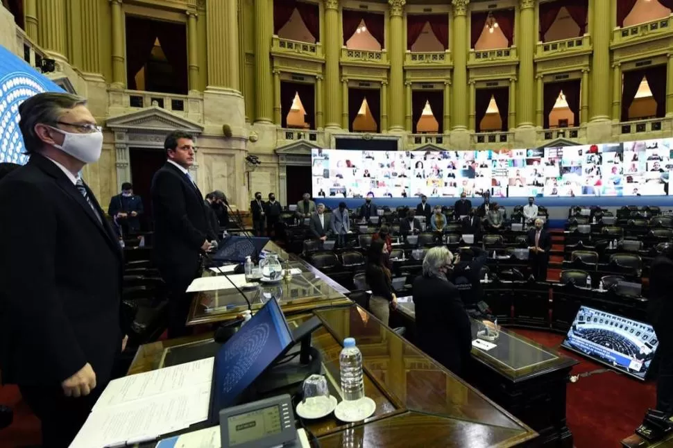 PRESENCIALES Y VIRTUALES. Massa encabezó ayer la sesión en la que se avanzó con la regulación laboral. camara de diputados de la nación 