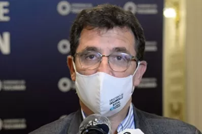 El ministro Yedlin criticó a quienes convocan a la marcha: raya en lo delictivo