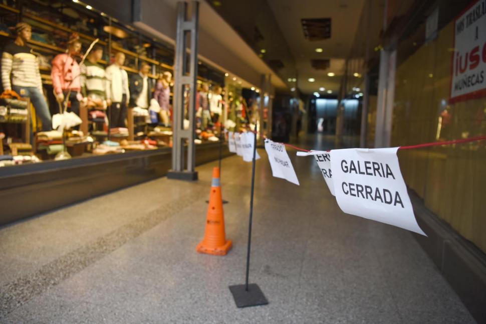 CERRADO. Las galerías debieron esperar la habilitación.