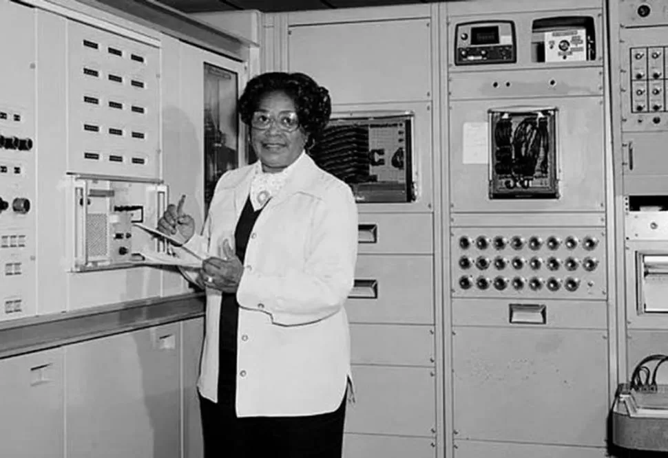 MARY JACKSON. Fue la primera ingeniera de color en la NASA. 