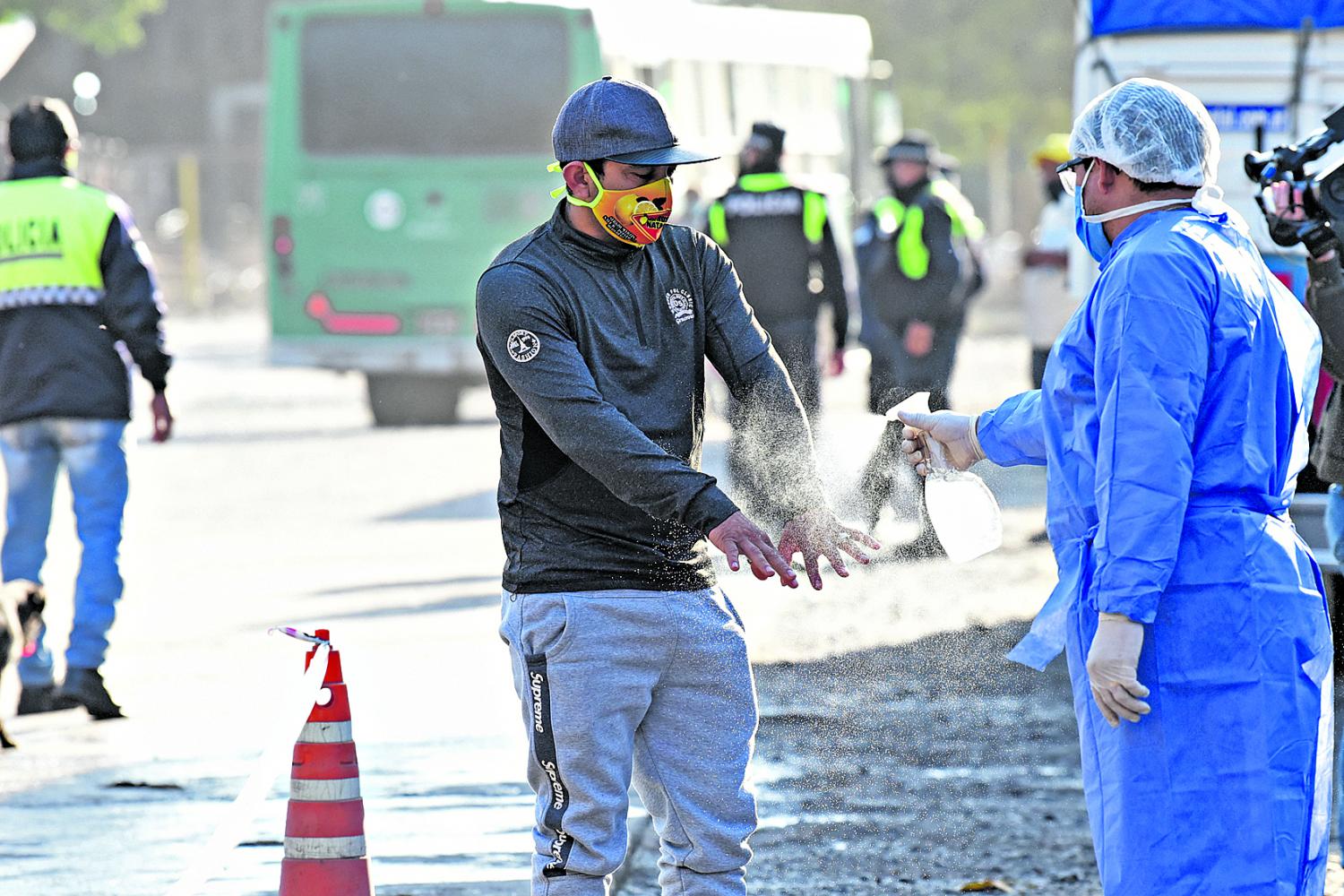 MERCOFRUT. Los camioneros -profesión de riesgo- son controlados.