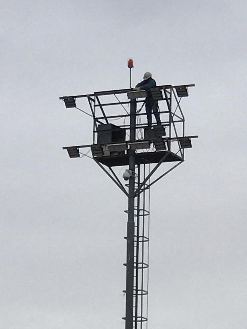 NO VAN MÁS. Los viejos artefactos comenzaron a ser retirados de las torres.