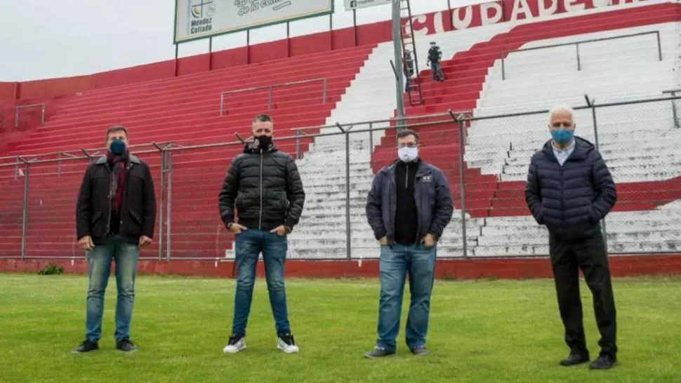 MANOS A LA OBRA. Berarducci, Galina, Kohn y Glasberg estuvieron supervisando el comienzo de una obra ambiciosa. 