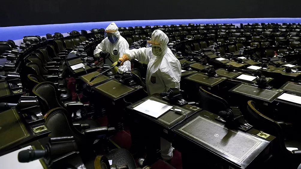 DESINFECCIÓN. Los trabajos comenzaron en la cámara luego de que se confirmara un nuevo caso. TÉLAM 