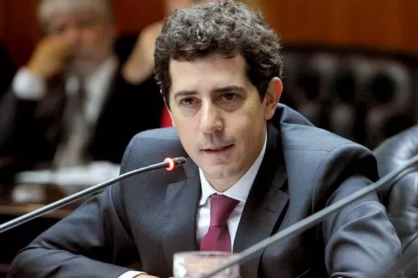 De Pedro cruzó a Frigerio: menos mal que el pueblo argentino los frenó a tiempo