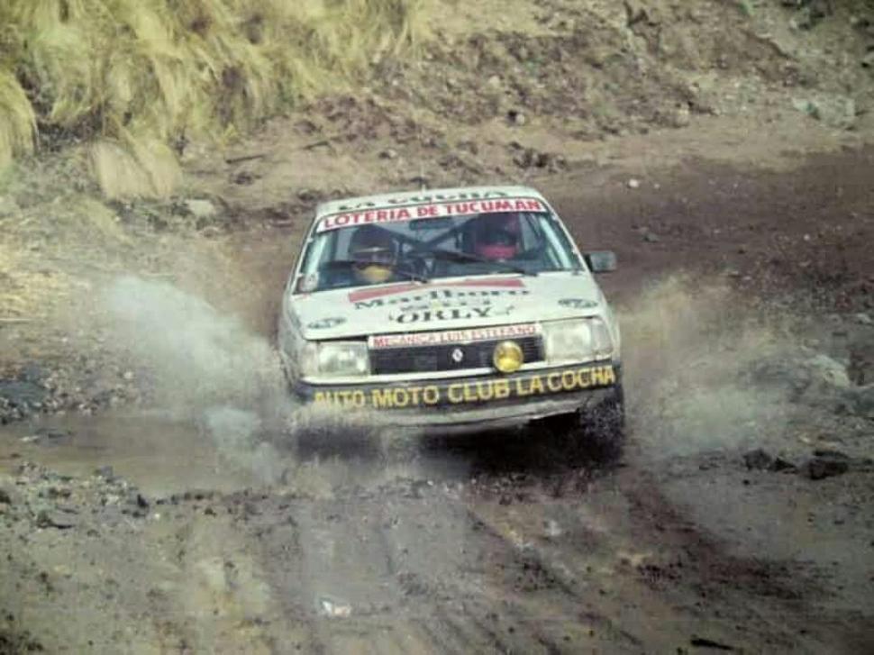 EN EL VADO. Al Renault 18 le pasó de todo, pero igual llevó a la dupla tucumana al final. Terminó en el puesto 23 de la clasificación general.