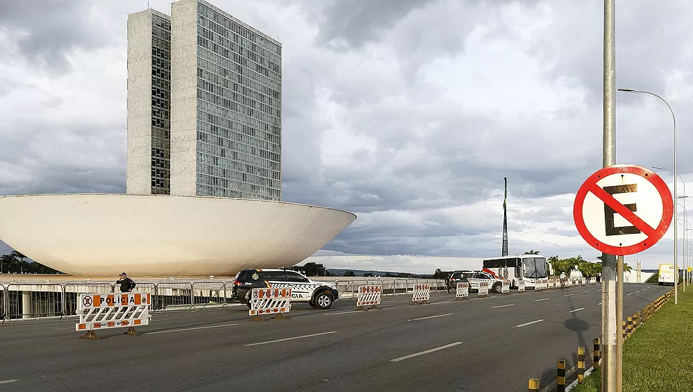 ALERTA. El Gobierno de Brasilia decretó el estado de calamidad, debido a rebrotes de la covid-19, luego de que flexibilizaron la cuarentena.