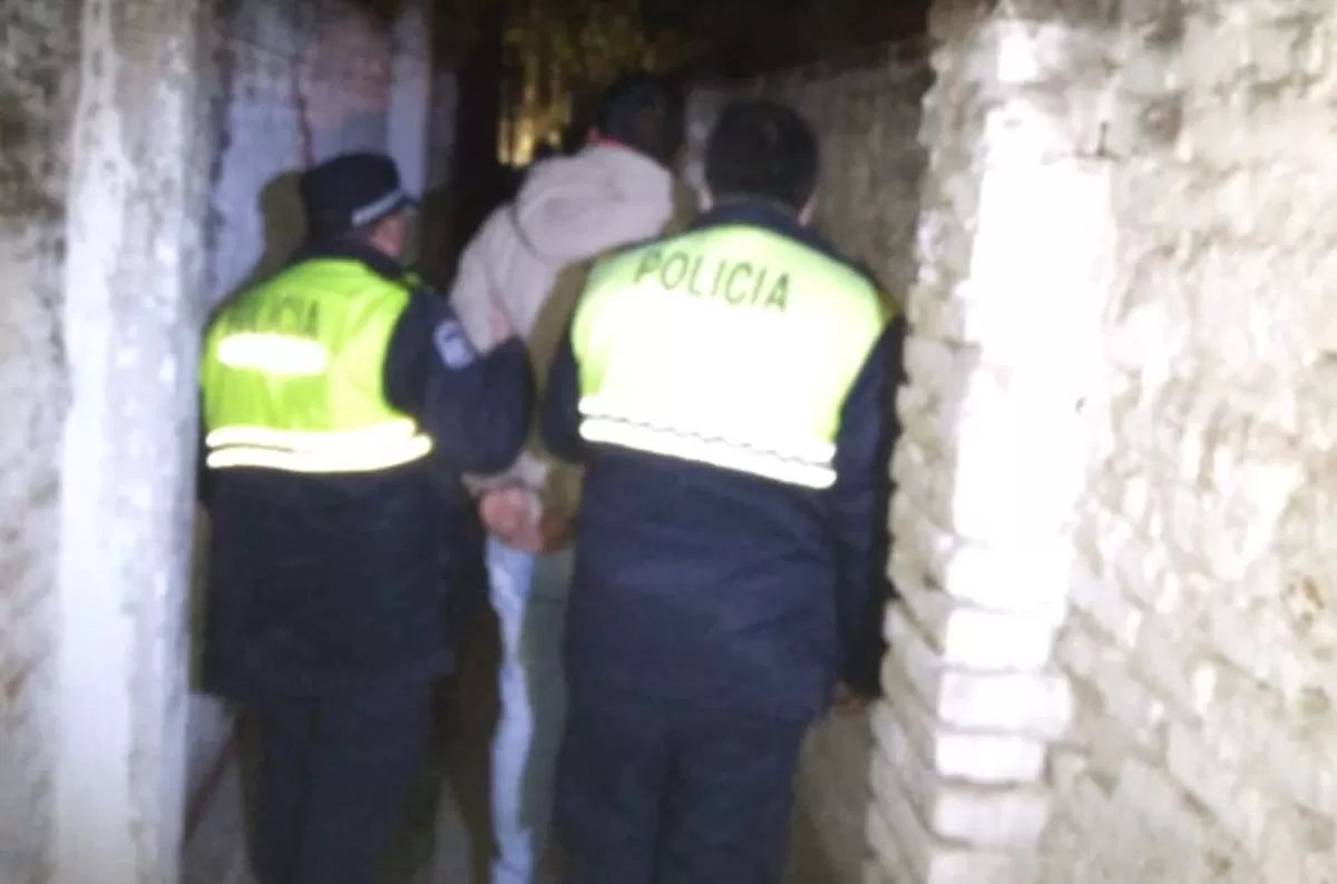 Detuvieron a un hombre que había golpeado a su ex pareja y le secuestraron un arma