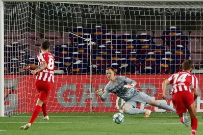 Messi llegó a su gol N° 700 y Barcelona sólo empató con el Atlético de Madrid