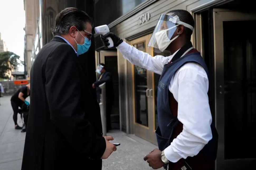NUEVA YORK. El edificio del Empire State, se prepara para la reapertura. Reuters