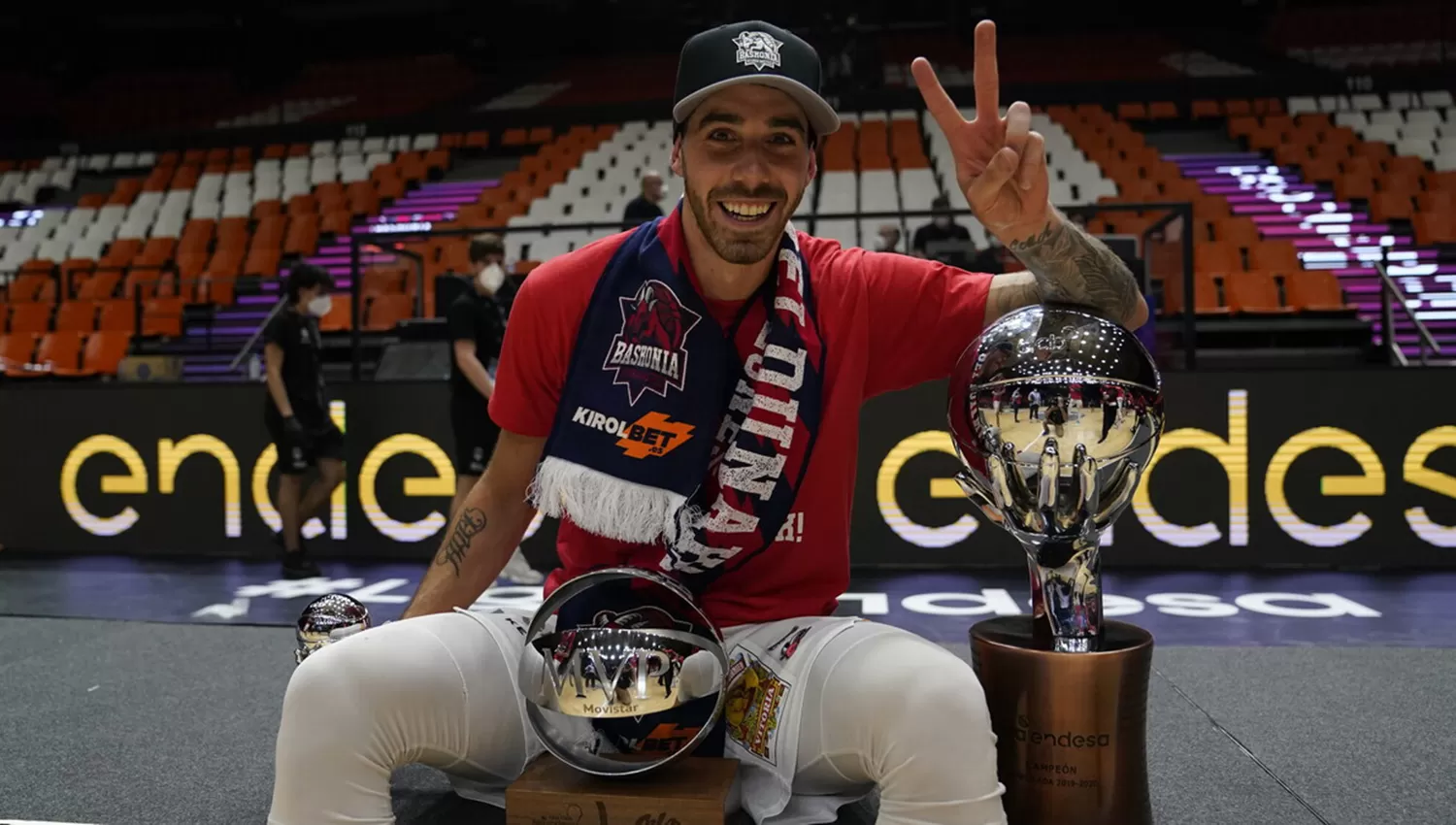 Tras operarse del hombro en febrero, Luca Vildoza alcanzó la gloria con el Baskonia. (FOTO TOMADA DE ABC.COM)