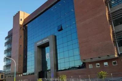 Se suspendió un juicio por un crimen cometido en 2003: temen que el acusado quede libre