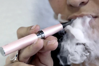 Advierten que el cigarrillo electrónico causa serios daños a la salud: puede llevar a la muerte