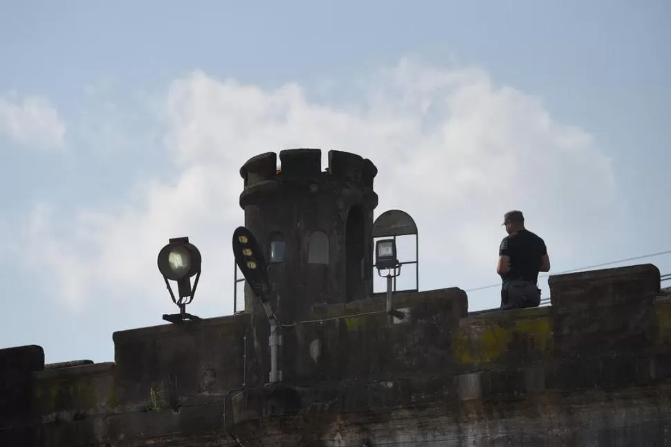 PROBLEMA. El servicio de penitenciario, después de varios meses, recibió a 35 personas que estaban en comisarías. la gaceta / Foto Juan Pablo Sánchez Noli (archivo)