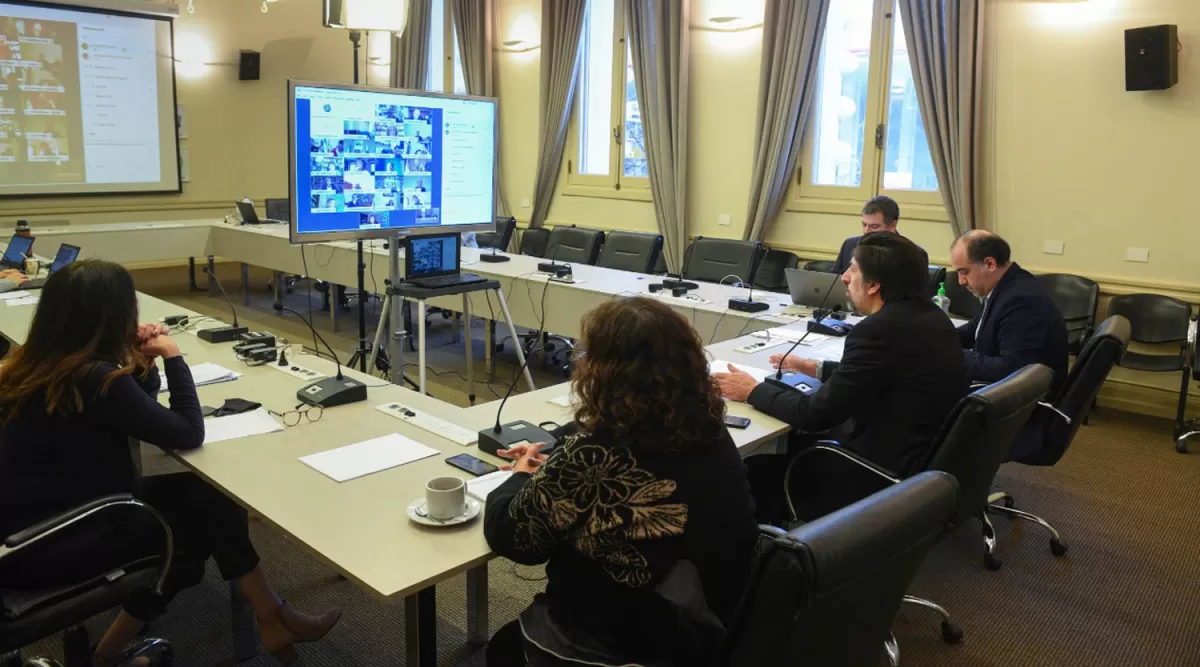 REUNIÓN VIRTUAL. El ministro Nicolás Trotta junto a su gabinete dialoga con los ministros de todas las provincias. 