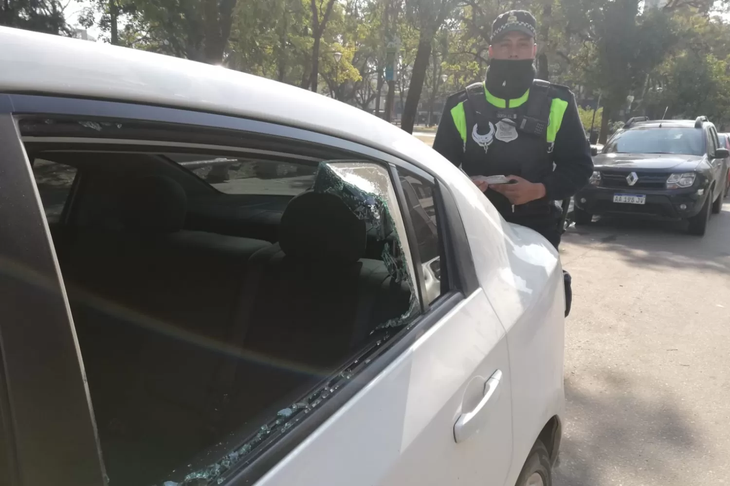 Volvieron los rompevidrios: atacaron a un hombre a la salida de la zona bancaria