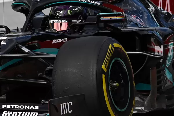 Hamilton y Bottas lograron el uno-dos en los ensayos para la vuelta de la Fórmula 1