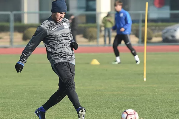 Carlos Tevez demora una definición sobre su futuro y no descartaría su retiro