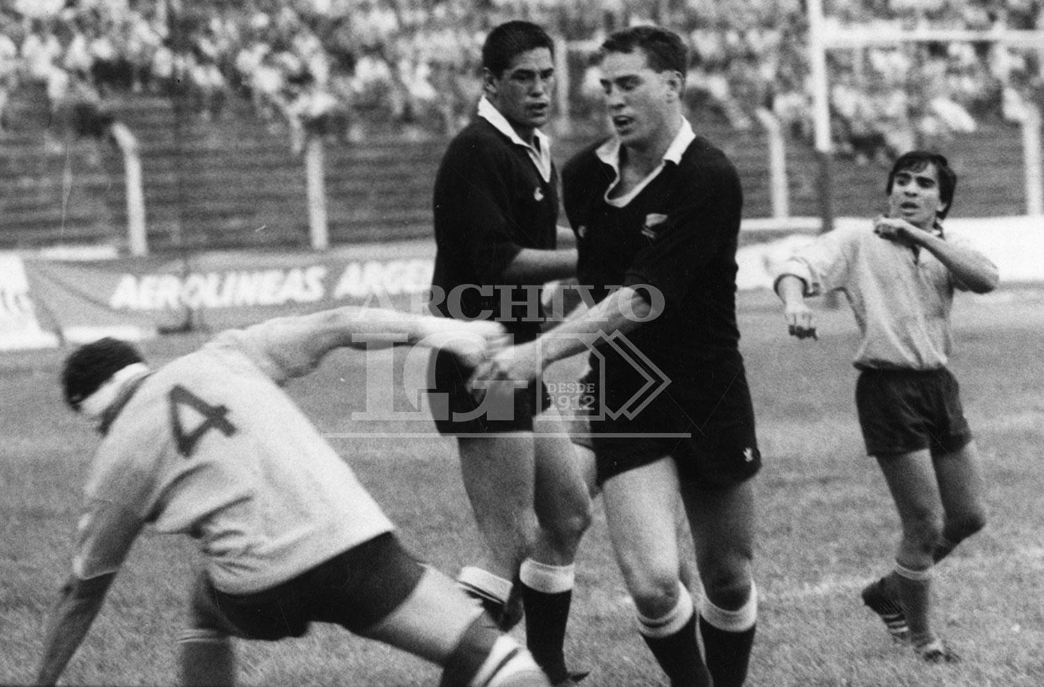 Una guerra con la radio pegada a la oreja